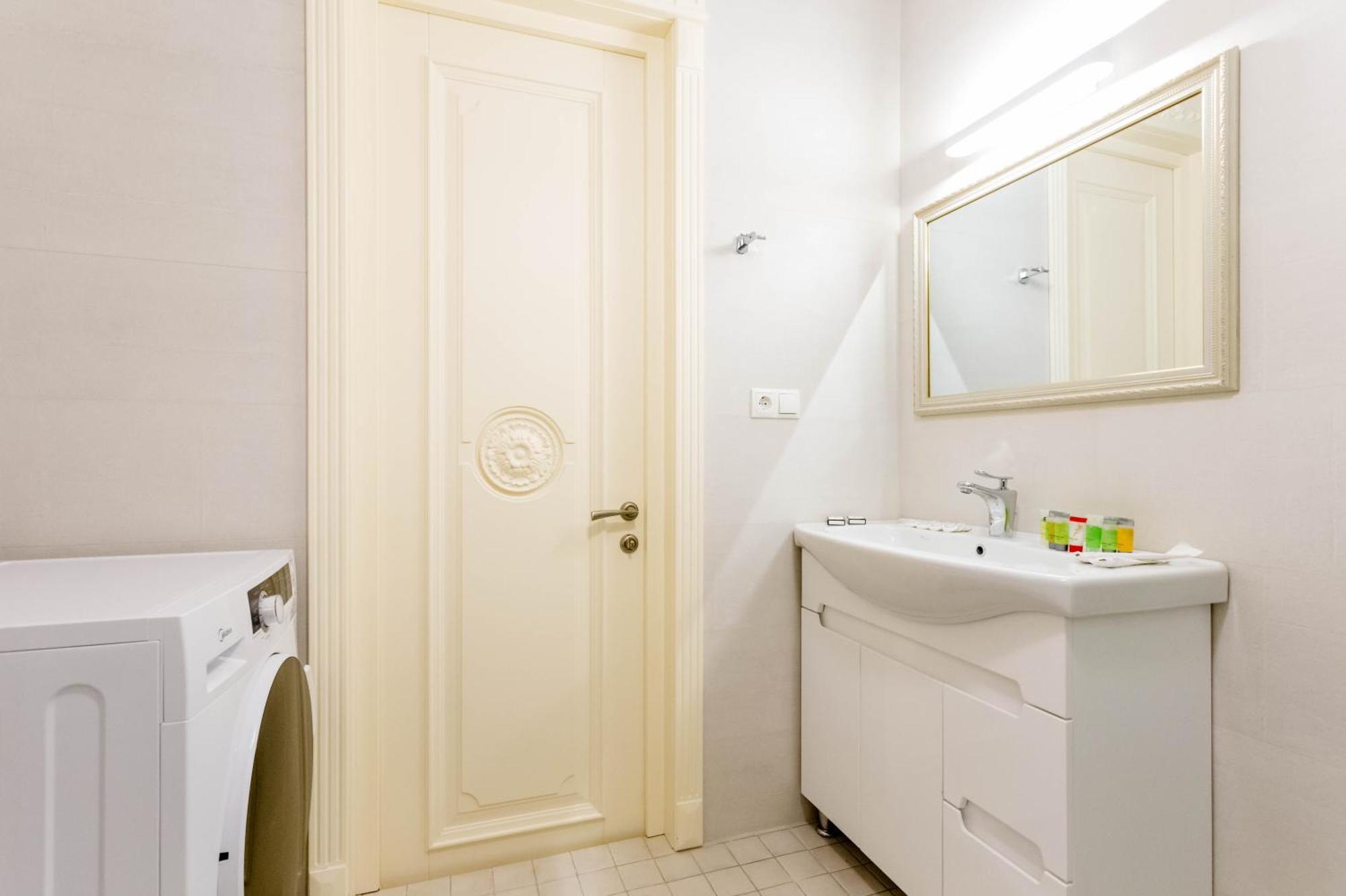 City Luxury Apartment L Тбілісі Екстер'єр фото
